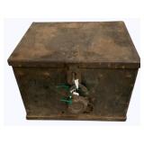 Primitive Metal box w/ lock - no key