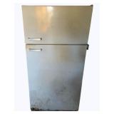 Kelvinator - Fridge/Freezer - 65 x 31 x 25