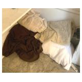 Lot of Assorted Linens