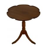 Pie-Crust Accent Table w/ tripod legs - 23 x 28