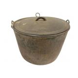 Cast Iron Pot w/ Lid - 8 x 11