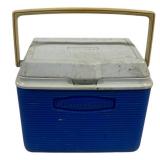 Rubbermaid Cooler - 17 x 12 x 13.5
