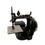 Singer Model 20 Mini Sewing Machine 7'x7'x7'