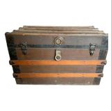 Metal & Wood Trunk w/Tray 20'x32'x17.5'