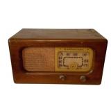 Vintage Watterson Radio - 17 x 9 x 9.5