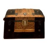 Dome-Top Trunk w/ tray 18"x26"x15"