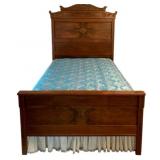 Antique Full Size Bed w/ Bedding 80"x57.5"x80"