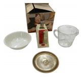 Vtg Kitchen Scale w/ Measuring Cup & Bowls