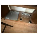 2 electronic bath scales