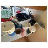 Large lot of plastic storage including tupperware