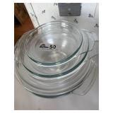 Set of vintage pyrex casserole dishes