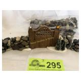 7 pieces of cobbelstone wall and a gate