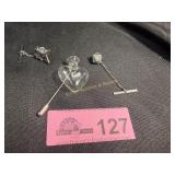 3 pieces of vintage jewelry 2 tie pins and