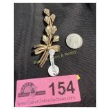 Vintage gold tone floral bouquet  brooch with