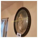 ANTIQUE OVAL FRAME WITH PHOTO