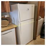 SUPER CLEAN REFRIGERATOR!