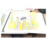 PLASTIC PASTRY KNIVES & CUTTING BOARD