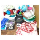 ASSORTED PLASTICWARE