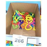 PLASTIC CONNECTING TOYS