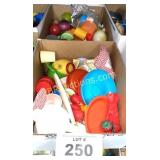 ASSORTED PLAY FOOD/KITCHEN/GROCERY TOYS