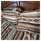 QUEEN SIZE BED SPREAD & PILLOWS