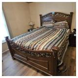 NICE QUEEN BED!
