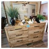 DRESSER W/MIRROR (MATCHES LOT 41)