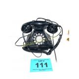 PUSH BUTTON RETRO STYLE TELEPHONE