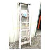 ANTIQUE WOOD STEP  LADDER