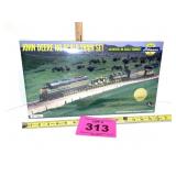 JOHN DEERE 2000 ATHEARN TRAIN SET