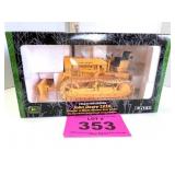 JOHN DEERE 1010 CRAWLER S BLADE ERTL 2001 1/16