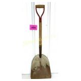 SCOOP SHOVEL
