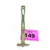 SCRAPER WITH METAL HANDLE