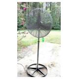 LG SHOP FAN ON STAND