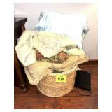 LG BASKET W THROW PILLOWS AND QUILT