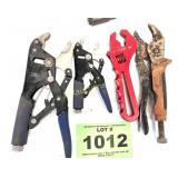 ADJUSTABLE GRIP PLIERS