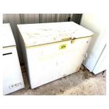 GE SMALL CHEST DEEP FREEZER