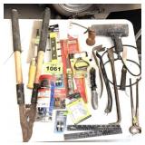 HEAT GUN,LEVEL, BUNGEE CORDS, ETC