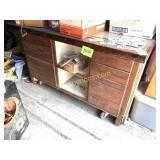 RETAIL DESK W DRAWERS