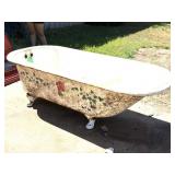 ANTIQUE CAST IORN CLAW FOOT PORCELAIN BATHTUB