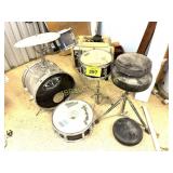 CHILDS DRUM SET