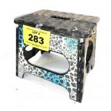 FOLDING STOOL