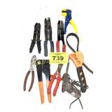 BOX OF HAND TOOLS