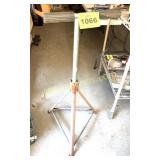 MATERIAL ROLLER STAND