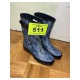 SIZE 10 WOMENS RAIN BOOTS