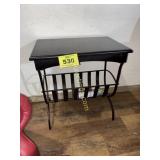 MAGAZINE RACK/ ENDTABLEE