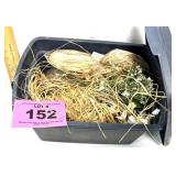 SMALL TOTE WITH CRAFT GRASS