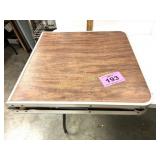 FOLDING TABLE