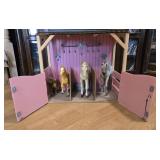 Horse Stable w/ (4) Horses