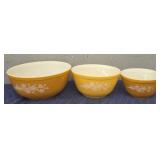 (3) Nesting Pyrex Bowls